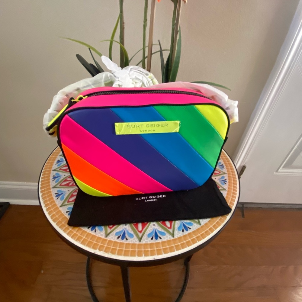 Kurt Geiger London Brixton Rainbow Camera Bag
NWT/NEW
Kurt Geiger - Picture 1 of 6